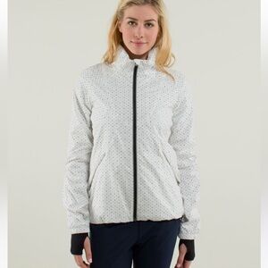 Lululemon Run Hustle Jacket Coat Chevron Dot White/Black Size 8. Great condition